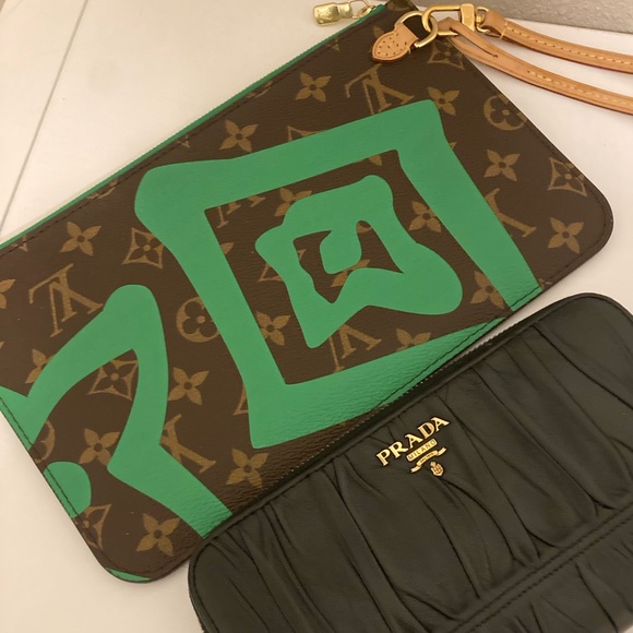 Louis Vuitton Hawaiian Limited Edition Wristlet 2017 - Picture 2 of 11